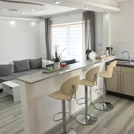 Lägenhet Aparts House - Balkon - Free Parking- Wifi - Kitchen