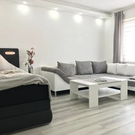 Aparts House - Balkon - Free Parking- Wifi - Kitchen 아파트 *