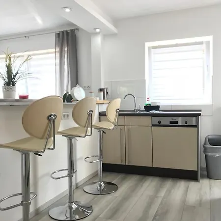 Aparts House - Balkon - Free Parking- Wifi - Kitchen 아파트