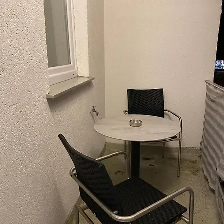 Aparts House - Balkon - Free Parking- Wifi - Kitchen * 埃森