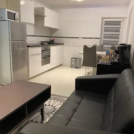 Aparts House - Balkon - Free Parking- Wifi - Kitchen *