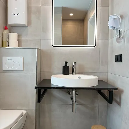 Aparts House - Balkon - Free Parking- Wifi - Kitchen * 에센