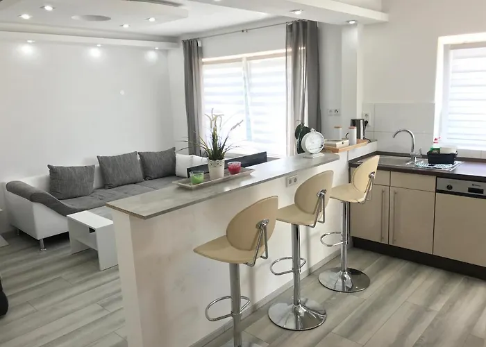 Lägenhet Aparts House - Balkon - Free Parking- Wifi - Kitchen