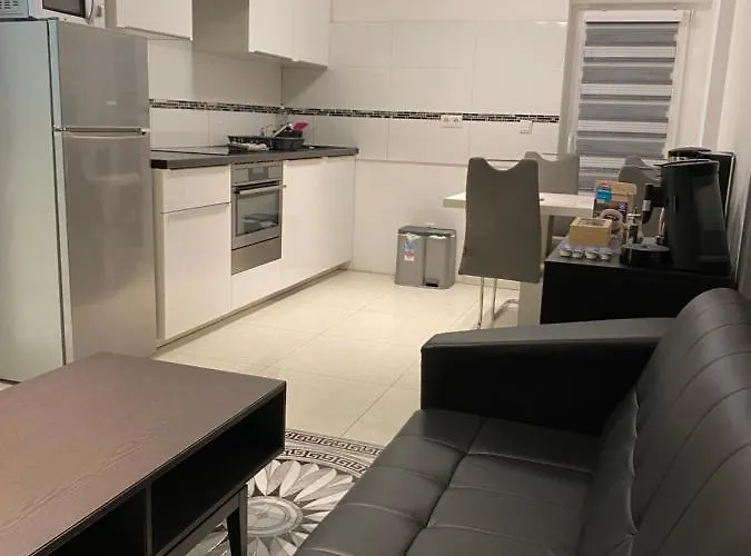 Aparts House - Balkon - Free Parking- Wifi - Kitchen *