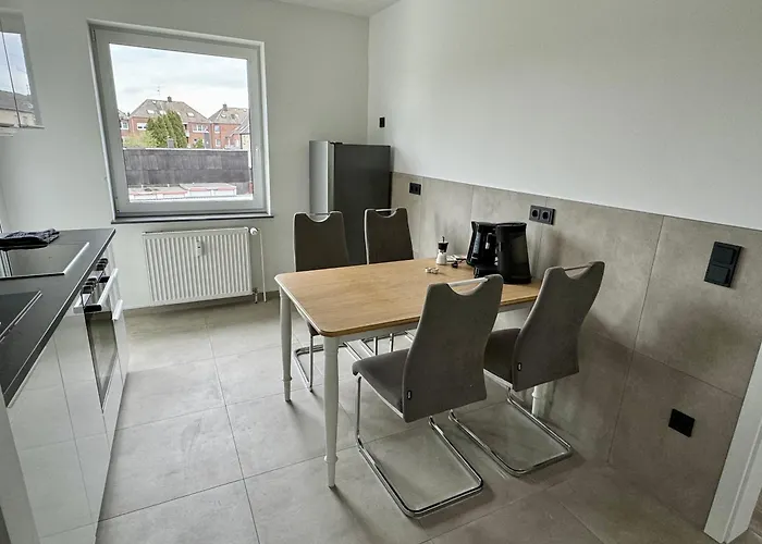 Lägenhet Aparts House - Balkon - Free Parking- Wifi - Kitchen